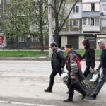 Alte cadavre de civili descoperite într-o suburbie a Kievului, unele cu semne de tortură
