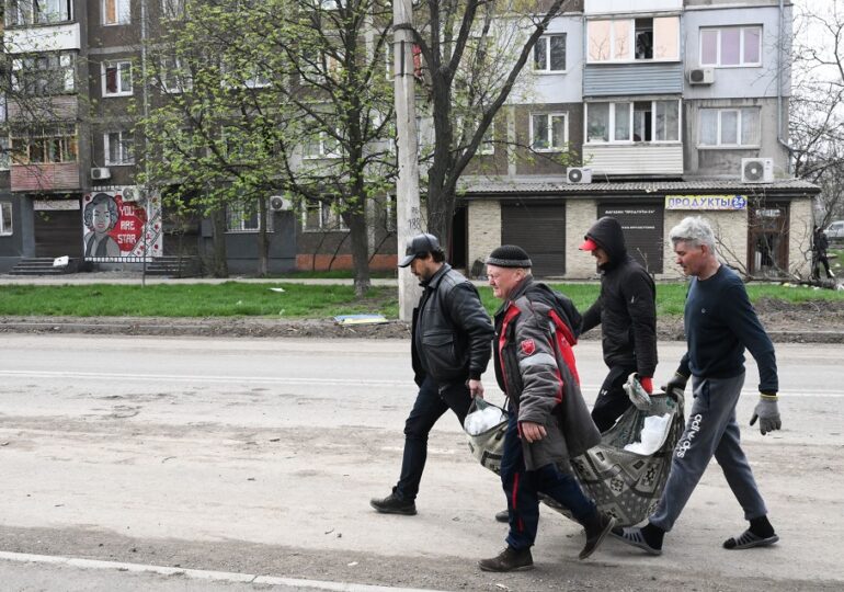 Alte cadavre de civili descoperite într-o suburbie a Kievului, unele cu semne de tortură