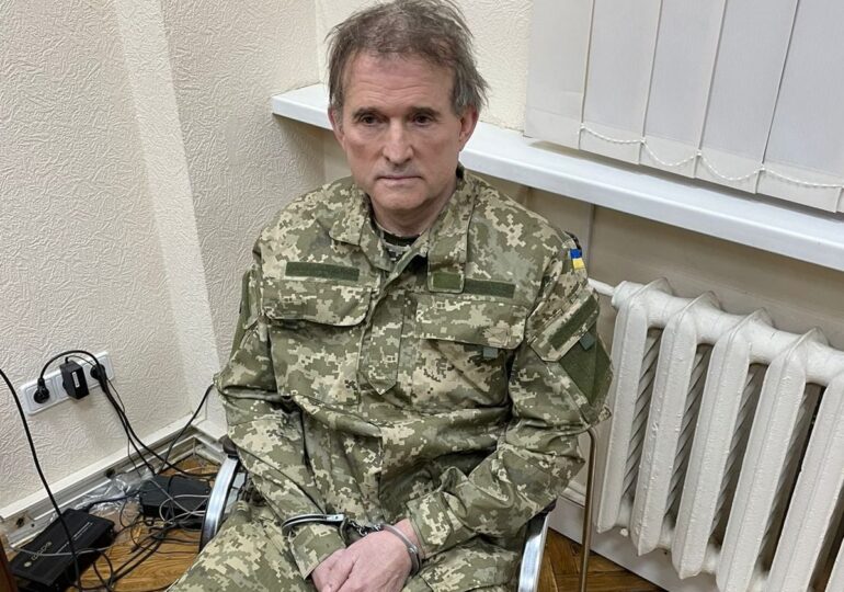 Rușii se gândesc dacă să dea la schimb prizonieri din regimentul Azov pentru nașul lui Putin