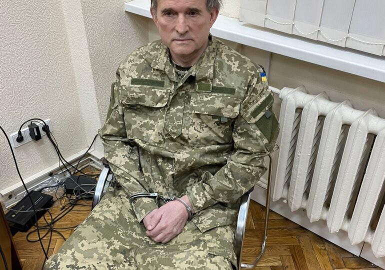 Zelenski propune să îl dea la schimb pe ”nașul lui Putin” cu ucraineni captivi în Rusia. <span style="color:#990000;font-size:100%;">UPDATE</span> Răspunsul Kremlinului