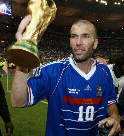 Zinedine Zidane are două oferte concrete de la grupări importante ale Europei