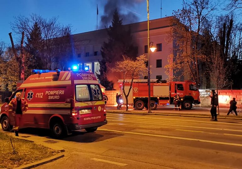 Rusia spune că incidentul de la ambasada din București este un act terorist, cauzat de isteria în legătură cu o provocare regizată în Bucea. Reacția MAE