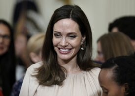 Angelina Jolie, aflată în vizită umanitară în Liov, a fost escortată într-un adăpost subteran de teama atacurilor aeriene (Video)