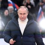 Putin susține că deține doar un mic apartament și a câștigat pe lună mai puțin decât l-a costat geaca de pe stadion