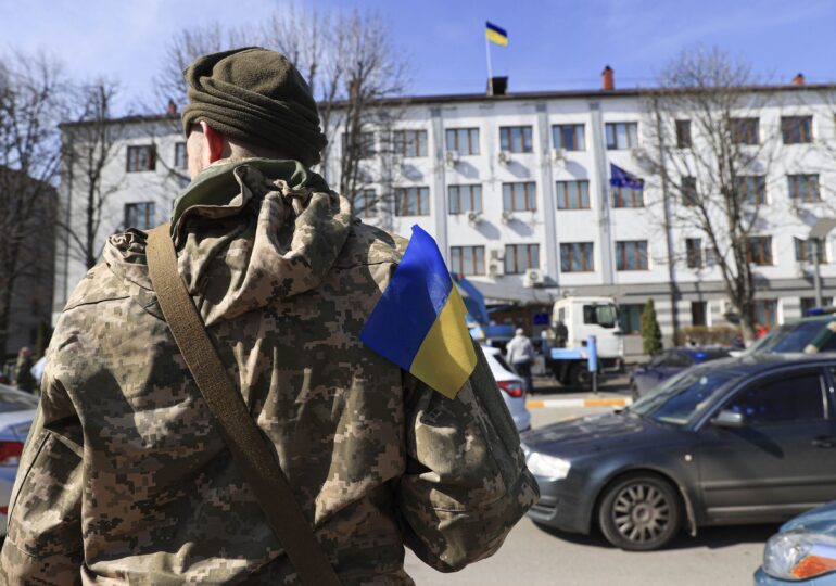 Ucraina: 2.200 de bărbaţi recrutabili au fost împiedicaţi de autorităţi să treacă frontiera
