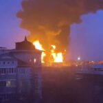 Rusia acuză că elicopterele Ucrainei au atacat un depozit de petrol de peste graniță şi au provocat un incendiu uriaş (Video)