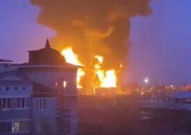 Rusia acuză că elicopterele Ucrainei au atacat un depozit de petrol de peste graniță şi au provocat un incendiu uriaş (Video)