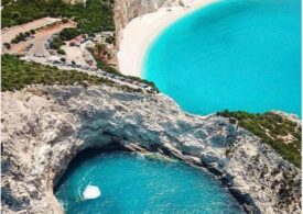 Atracții speciale în singura insulă grecească unde nu ajungi cu feribotul (Galerie foto)