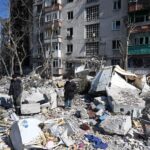 Cel mai bogat om din Ucraina promite că va ajuta la reconstruirea oraşului Mariupol