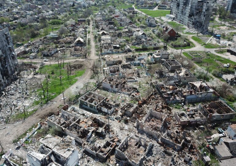 Rusia susține că Ucraina a comis crime de război și terorism, în timp ce e acuzată că a bombardat Mariupolul cu fosfor alb