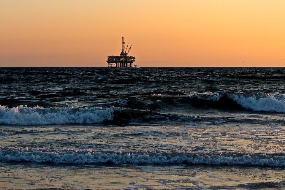 Forță majoră: Lukoil abandonează explorarea gazelor din Marea Neagră și cheamă statul român în judecată