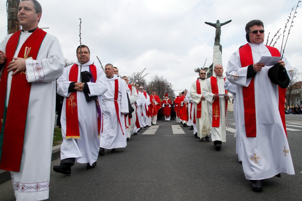 Restricții de circulație în București. Are loc procesiunea romano-catolică de Florii