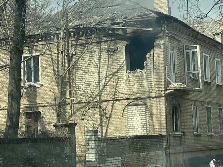 Încă un spital bombardat de ruşi. De data asta, au luat la ţintă şi blocuri din Lugansk (Foto)