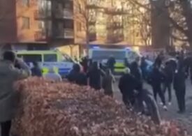 Un extremist care arde Coranul creează haos în Suedia: Mai mulți polițiști răniți, unii bătuți cu pietre (Video)