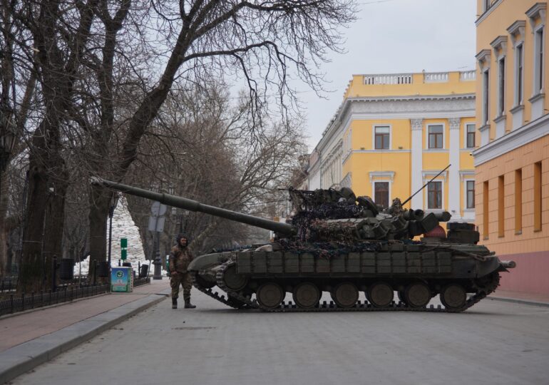 Berlinul dă undă verde Cehiei să vândă Ucrainei foste blindate ale armatei germane