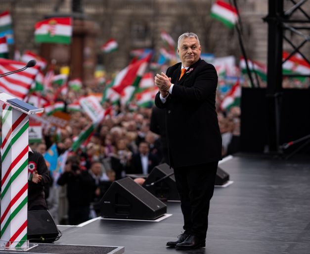 Guvernul din Polonia trebuie să decidă dacă rămâne cu UE sau cu Viktor Orban <span style="color:#990000;font-size:100%;">Interviu</span>