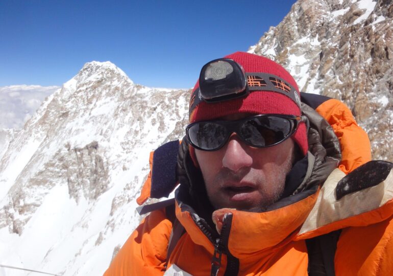 Un român a urcat pe al treilea cel mai înalt munte din lume, fără oxigen suplimentar