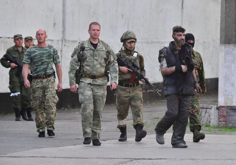Prizonierii din Azovstal vor fi judecați de un tribunal al separatiștilor din Donețk