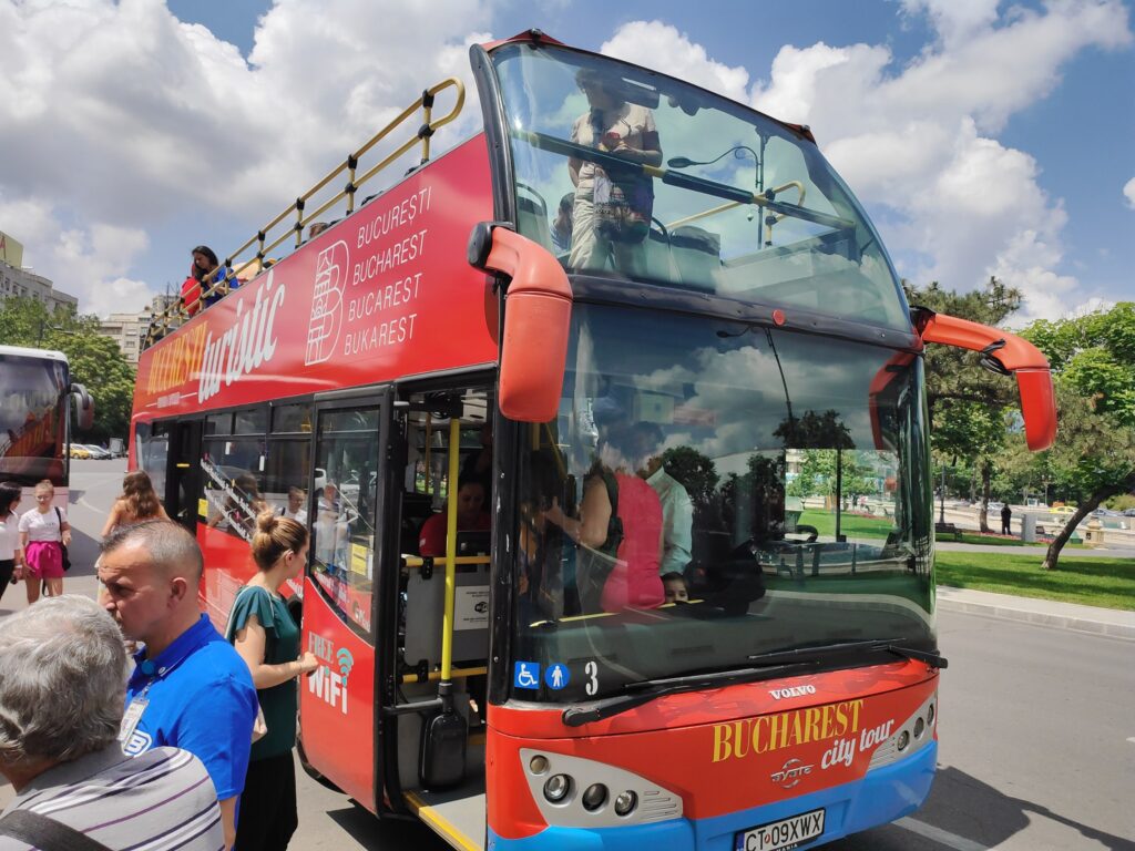 Revine linia turistică „Bucharest City Tour”. Călătoria cu autobuzele etajate STB e mai ieftină ca anul trecut