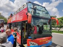 Revine linia turistică „Bucharest City Tour”. Călătoria cu autobuzele etajate STB e mai ieftină ca anul trecut