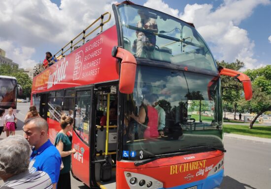 Revine linia turistică „Bucharest City Tour”. Călătoria cu autobuzele etajate STB e mai ieftină ca anul trecut
