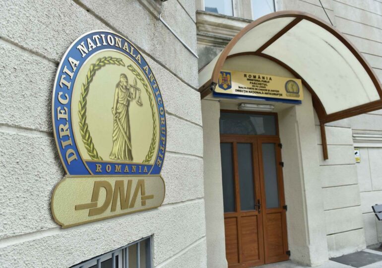 Percheziţii DNA în Braşov: Poliţiştii Biroului de Operaţiuni Speciale ar fi oferit infractorilor informaţii din dosare