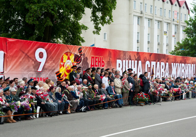 Putin ar vrea paradă militară de 9 Mai la Mariupol - se curăță orașul de moloz, cadavre și bombe