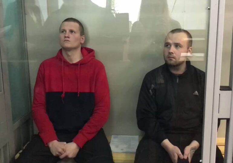Ani grei de închisoare pentru doi soldați ruși care au bombardat o școală din Ucraina