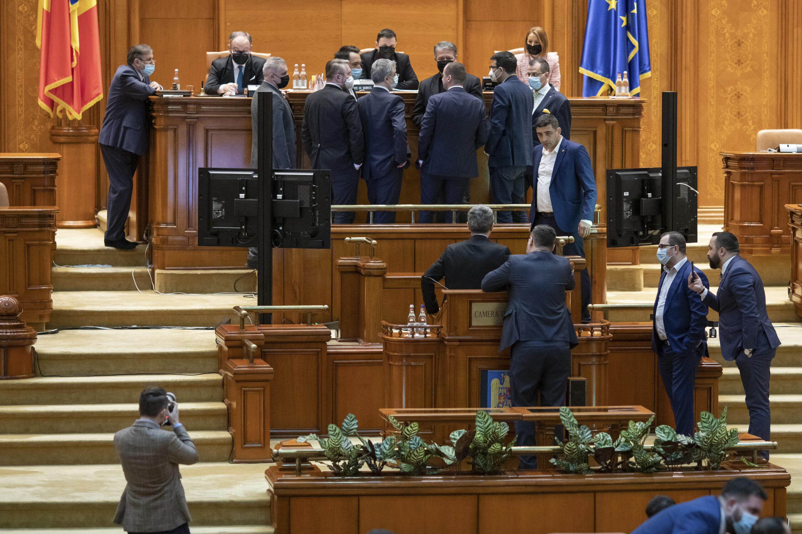 Nu Avem Nevoie De Dezbateri Publice Despre Falsa Problemă A Republicii ...