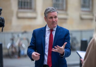 Criză în Marea Britanie. Patru demisii din Guvern pentru a forța plecarea premierului, cerută și de 85 de parlamentari din propriul partid