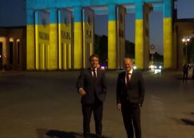 Macron şi Scholz îşi arată sprijinul deplin pentru Ucraina în faţa Porţii Brandenburg (Video)