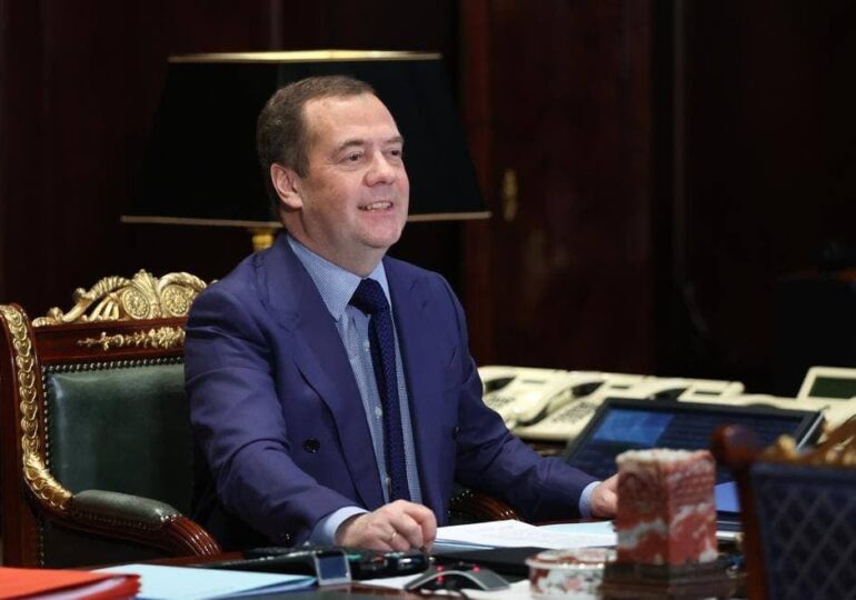 Medvedev vrea să apere cu arme nucleare teritoriile rupte Ucrainei