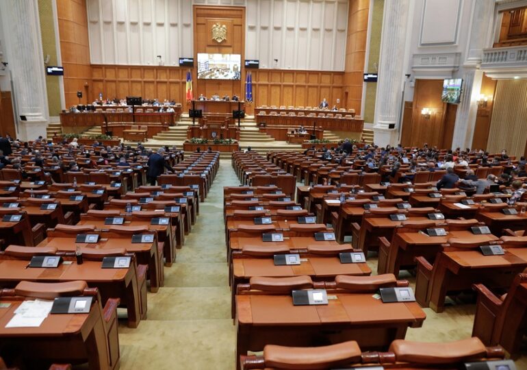 Fără condamnaţi penal în Parlament - legea a trecut de Comisia Juridică