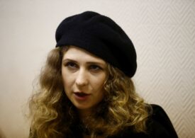 Una dintre membrele Pussy Riot a reuşit să fugă din Rusia, deși se afla sub supravegherea Poliţiei