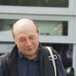 Traian Băsescu, pus să sufle în fiolă după ce a provocat un accident ușor