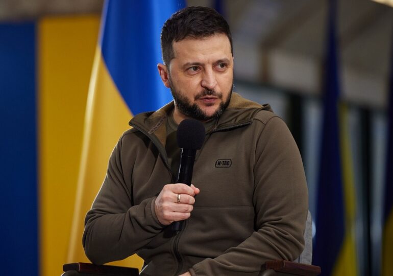 Zelenski: Eroii noştri îşi păstrează poziţiile. Donbasul ucrainean stă în picioare