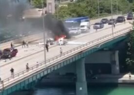 Un avion s-a prăbușit pe un pod din Miami. O persoană a murit și cinci au fost rănite (Video)