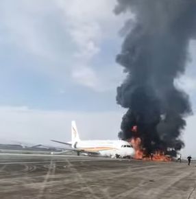 Un avion a luat foc după ce a ieșit de pe pistă, în China (Video)