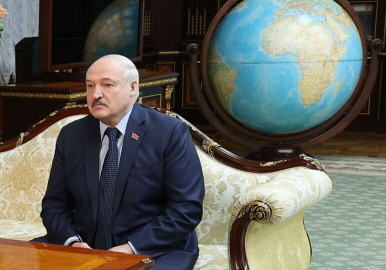 Lukașenko spune că un război nuclear ar face Pământul să plutească în derivă prin spațiu