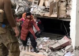 Primele imagini cu civilii evacuați din buncărele de la oțelăria Azovstal din Mariupol (Video)
