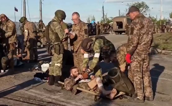 Cel mai mare schimb de prizonieri de la începutul războiului: Zeci de apărători ai Mariupolului se întorc în Ucraina