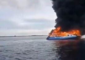 Un feribot a luat foc în Filipine. Imagini impresionante cu flăcările uriaşe şi operaţiunea de salvare (Video)