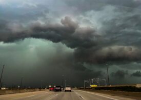 O tornadă şi furtuni puternice s-au soldat cu morţi şi aproape un milion de case fără curent, în SUA şi Canada (Foto&Video)