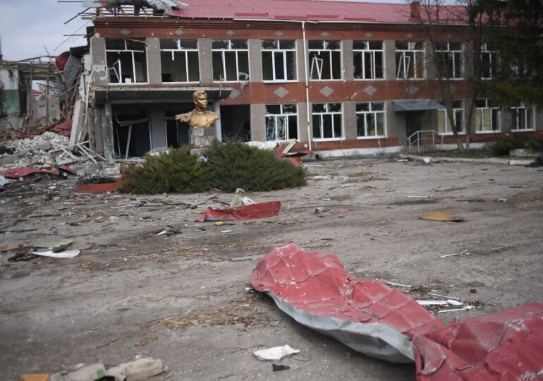 Bombardamente la nimereală ale rușilor în Severodoneţk: 12 morți și 40 de răniți
