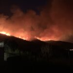 Un incendiu puternic a distrus jumătate din vegetaţia unei insule din Italia (Foto)