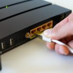 Paradoxul românesc. Avem cea mai mare viteză de Internet din UE, dar foarte mulți nu și-l permit