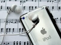 Se întorc iPod-urile. De ce tot mai mulți tineri, dar și adulți cumpără gadgeturi din altă epocă