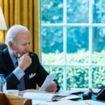 Biden e dublu negativ şi se simte foarte bine: De ce el a făcut o formă ușoară de Covid, iar Trump a fost dus cu elicopterul la spital