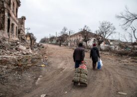 „Omul invizibil”: Povestea ucraineanului care mers pe jos 225 de kilometri pentru a-şi salva viaţa, însoţit de căţelul său