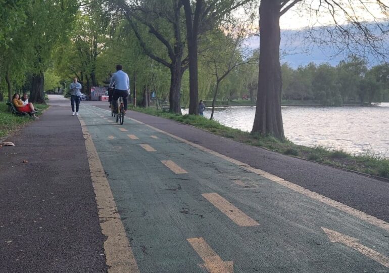 E voie cu bicicleta în parc? Ce spune legea şi ce fac primăriile din Bucureşti
